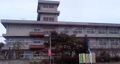 福島市立岡山小学校まで1200m