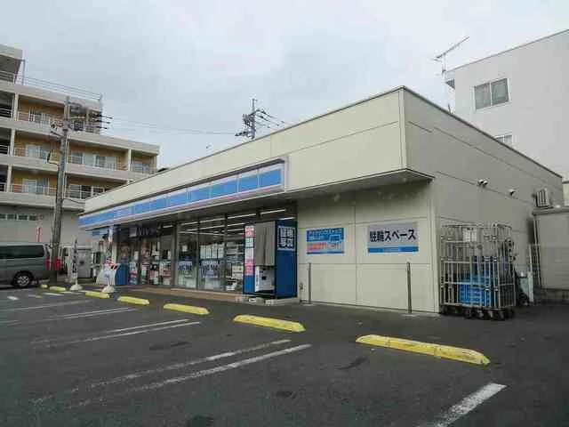 ローソンまで220m