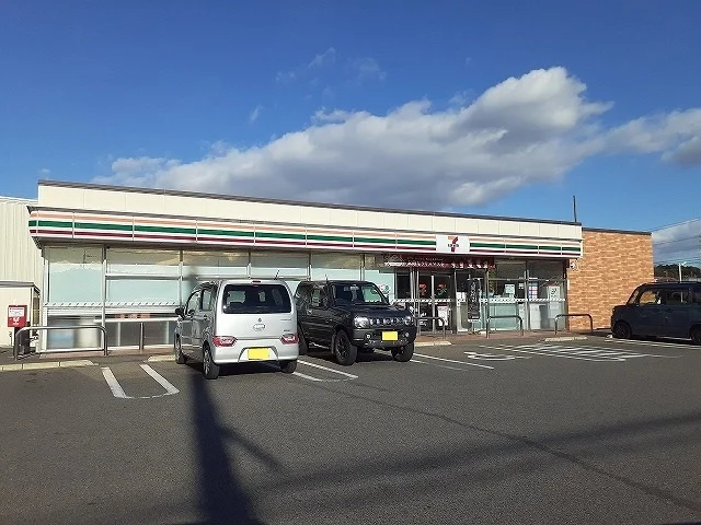 セブンイレブン半田板山町店まで421m