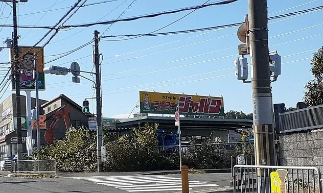 ジャパン様まで700m