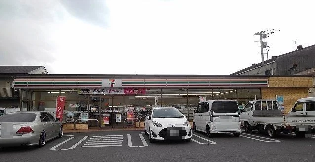 セブンイレブンまで270m