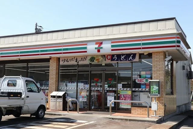 セブンイレブン上越子安店まで800m