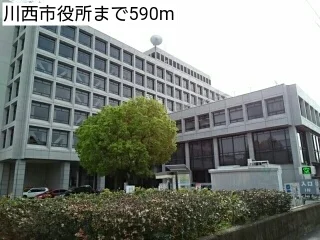 川西市役所まで590m