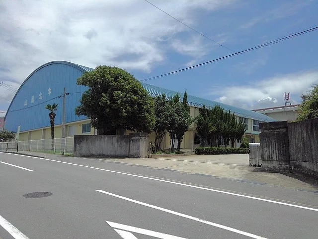 山梨市立山梨北中学校まで800m