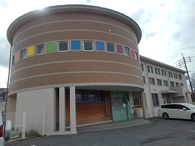 虹の子保育園まで730m