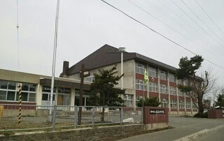 旭川市立春光台中学校まで1500m