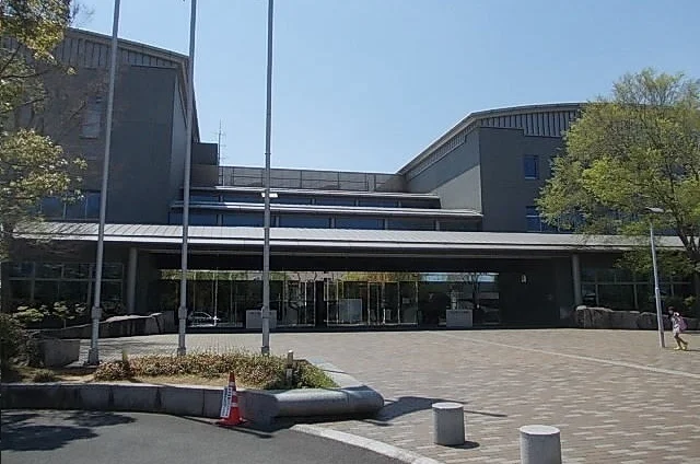 県立図書館さんまで2400m