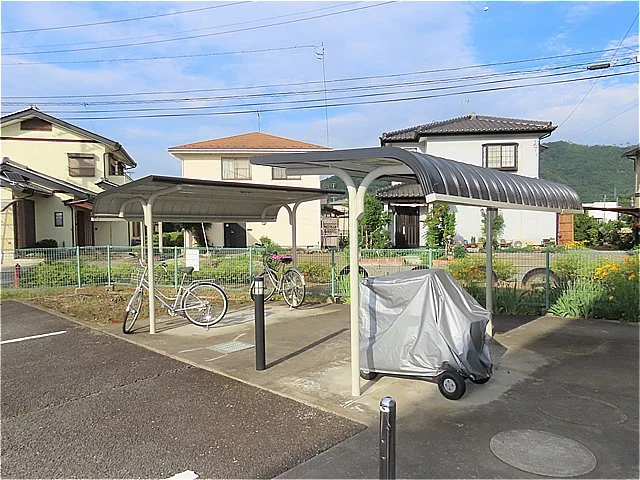 屋根付き駐輪場あり