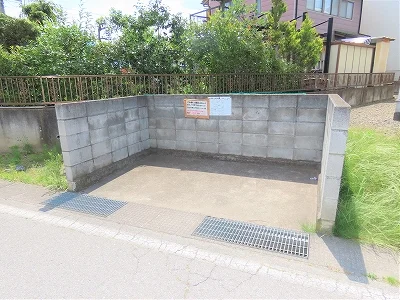 宅外にゴミ捨て場あり