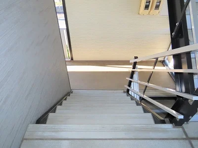 階段上からのアングルです