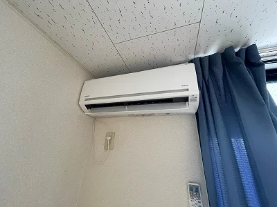 エアコン。部屋毎にメーカー、大きさは異なります。