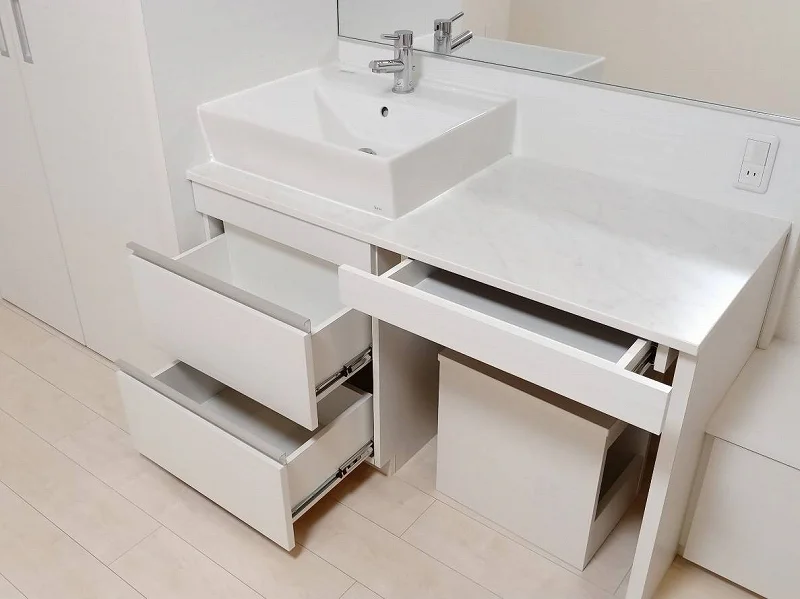 独立洗面台：収納もばっちり！