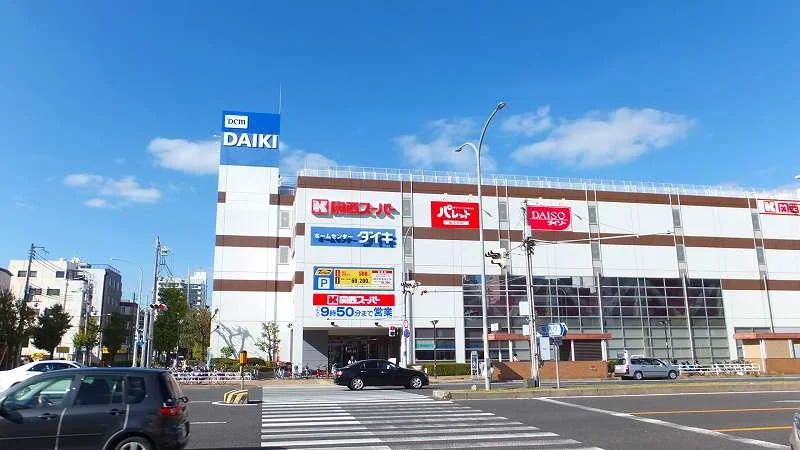 ホームセンターなど併設の複合施設