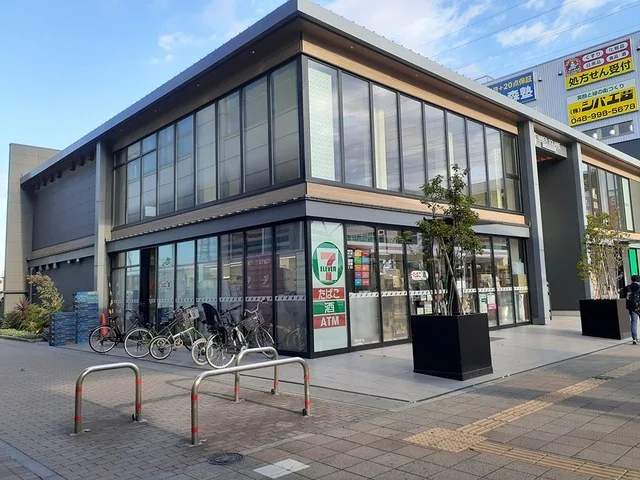 セブンイレブン八潮駅南口店まで425m