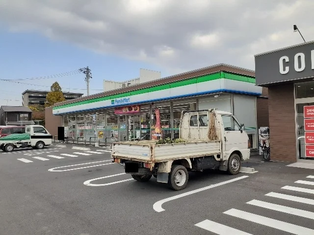 ファミリーマート桑名駅西店まで1300m
