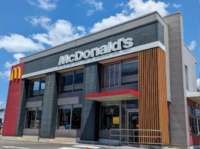 マクドナルドまで1100m