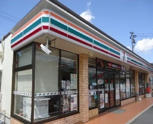 セブンイレブンまで240m