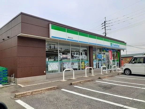 ファミリーマートまで1100m