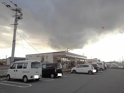 セブンイレブン　八女納楚店まで240m