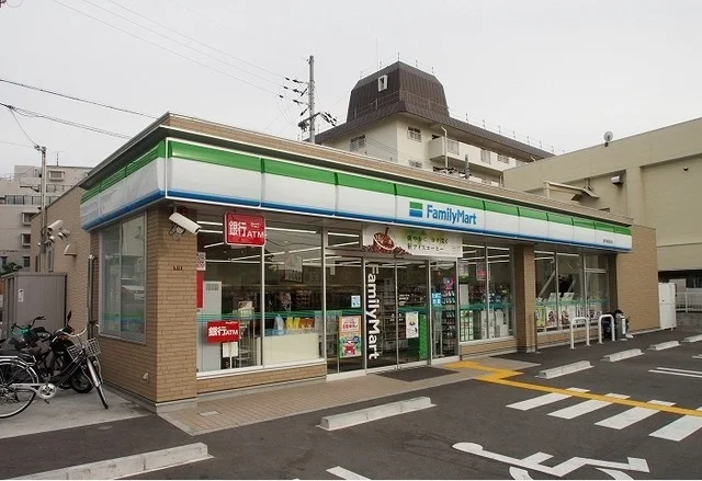 ファミリーマートまで100m