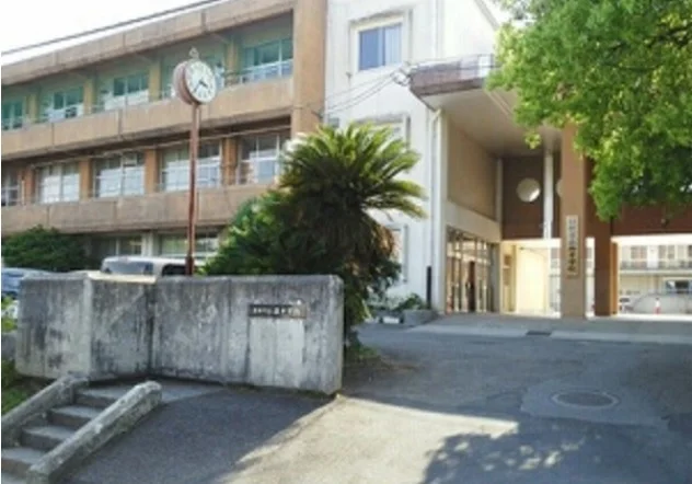 西中学校まで680m