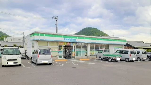 ファミリーマート高松西ハゼ町店まで900m