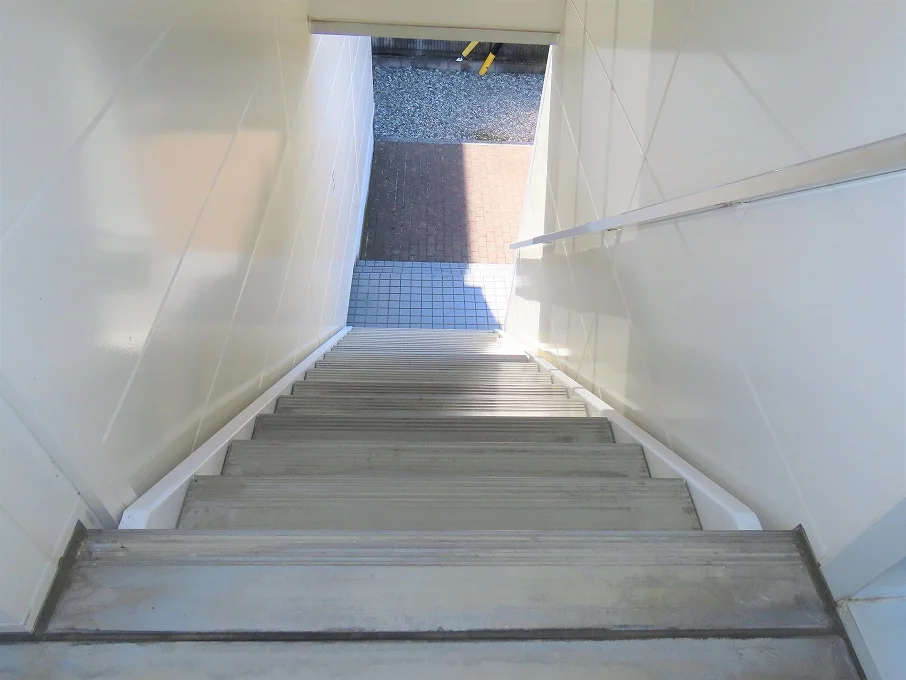 階段上からのアングルです