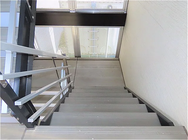 階段上からのアングルです