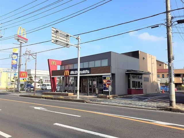 マクドナルド１２６八日市場店まで1400m