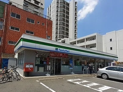 ファミリーマートまで240m