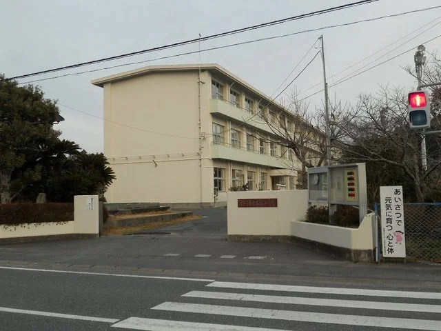 掛川市立西郷小学校まで650m