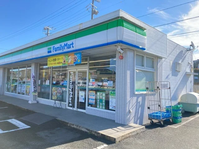 ファミリーマートまで750m