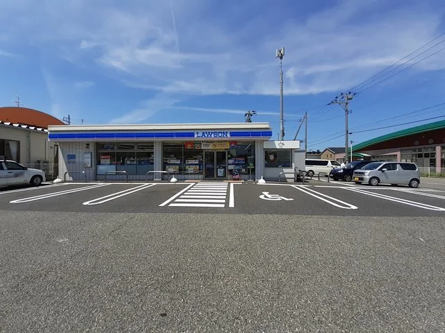 ローソン 空港西二丁目店まで700m