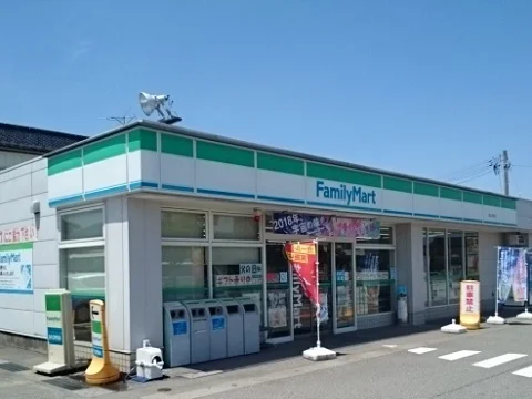 ファミリーマート富山石坂店まで700m