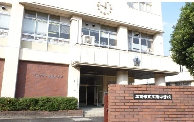 高陽中学校まで3300m