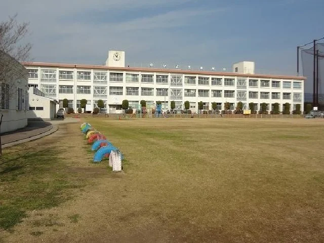 三田川小学校まで1400m