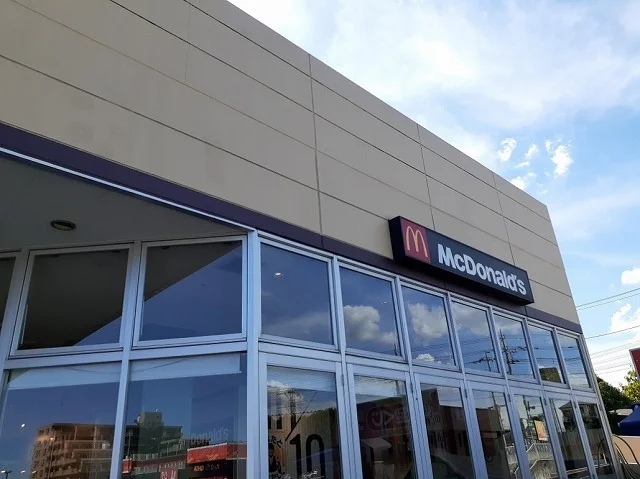 マクドナルド 狭山北入曽ヤオコまで1200m