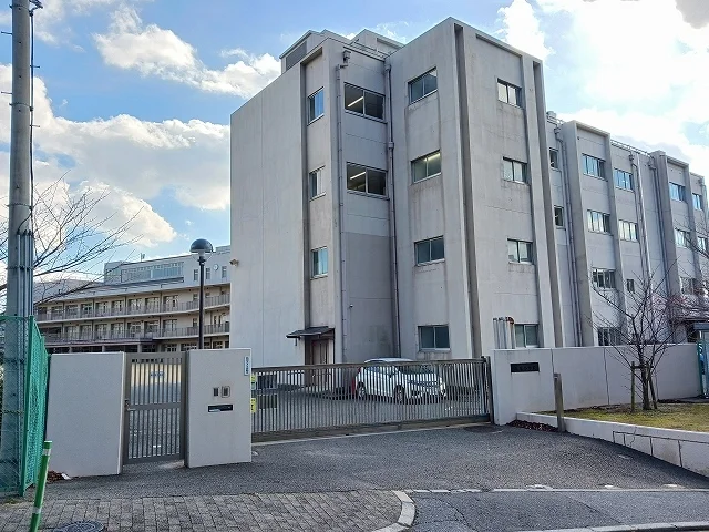 宝塚市立長尾小学校まで1000m