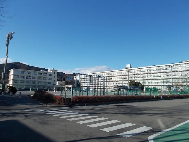 服織小学校まで850m