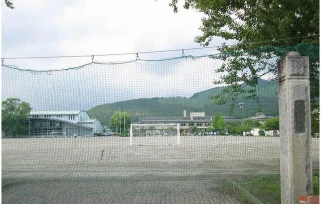 忍野中学校まで2300m