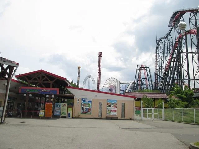 富士急ハイランド駅まで1100m