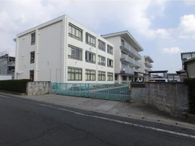 老松小学校まで750m