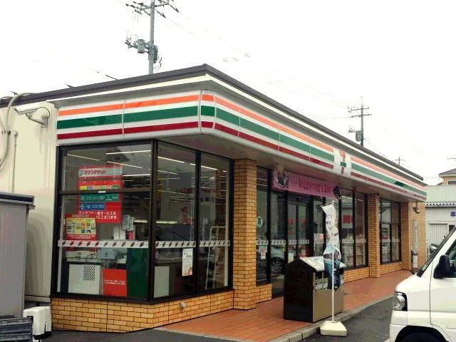 セブンイレブンまで700m