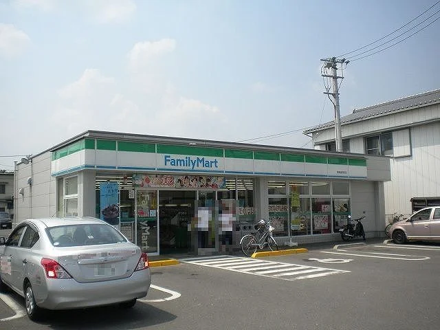 ファミリーマートさんまで1000m