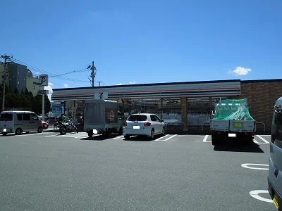 セブンイレブンまで770m