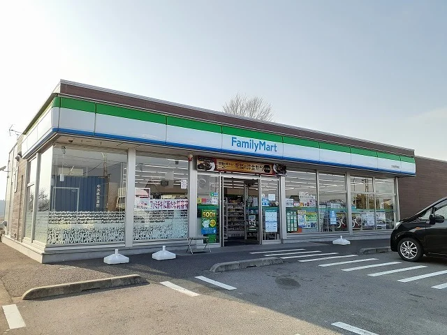 ファミリーマート大田原野崎店まで300m