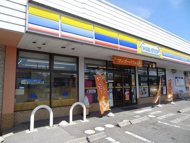 ミニストップ下野大沢駅前店まで800m