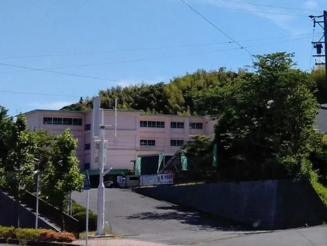 掛川市立城東中学校まで1300m