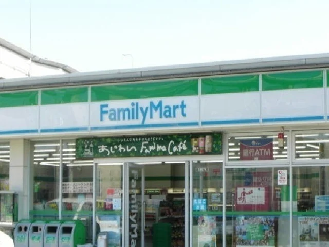 ファミリーマートまで650m