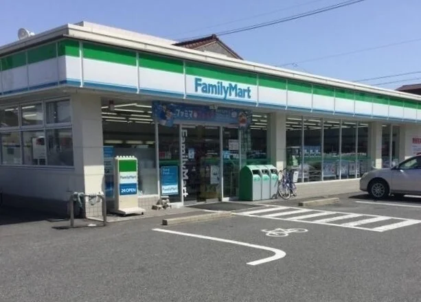 ファミリーマートまで400m